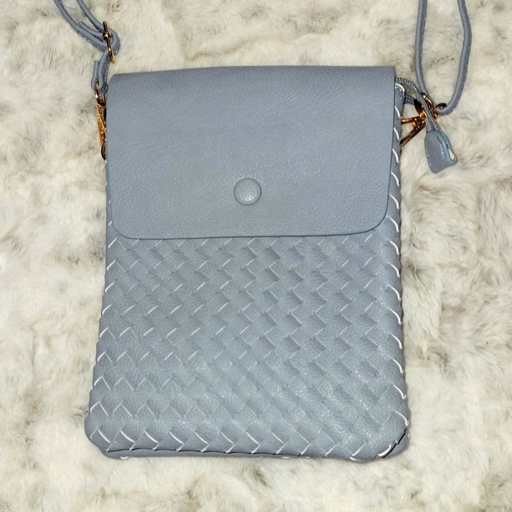 Gray weave crossbody purse.